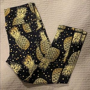 CVG Fineapples capri length leggings